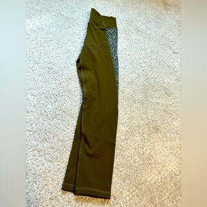 Zyia Olive Speckle leggings